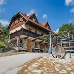 Cozy Countryside Retreat With Hot-tub - Two Bedroom With Hot Tub Villa *