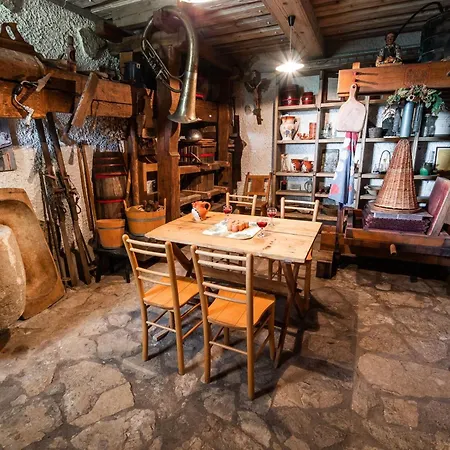 Cozy Countryside Retreat With Hot-tub - Two Bedroom With Hot Tub Koritnica