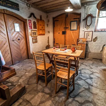 Cozy Countryside Retreat With Hot-tub - Two Bedroom With Hot Tub ヴィラ Koritnica