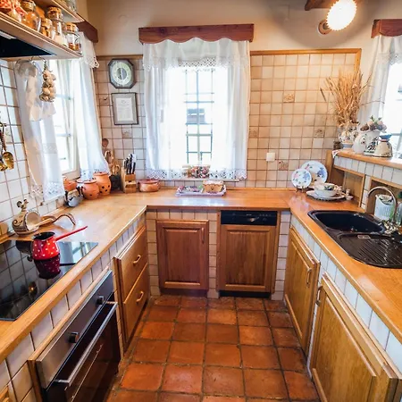 Cozy Countryside Retreat With Hot-tub - Two Bedroom With Hot Tub Vila Koritnica