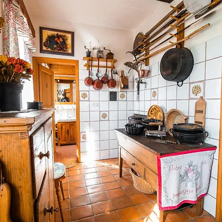 Cozy Countryside Retreat With Hot-tub - Two Bedroom With Hot Tub Koritnica