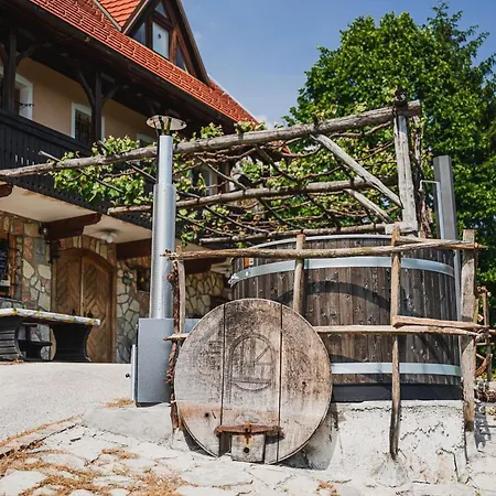 Cozy Countryside Retreat With Hot-tub - Two Bedroom With Hot Tub Vila