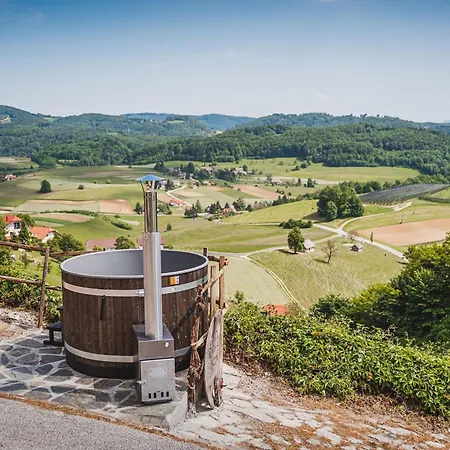 Cozy Countryside Retreat With Hot-tub - Two Bedroom With Hot Tub 别墅 *