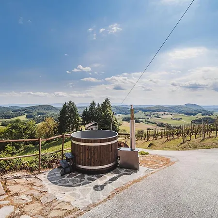 Cozy Countryside Retreat With Hot-tub - Two Bedroom With Hot Tub 别墅 *