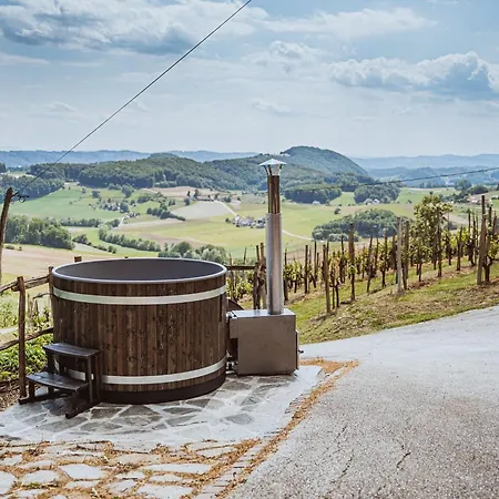 Cozy Countryside Retreat With Hot-tub - Two Bedroom With Hot Tub Koritnica