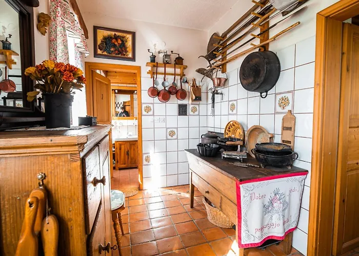 Cozy Countryside Retreat With Hot-tub - Two Bedroom With Hot Tub Koritnica