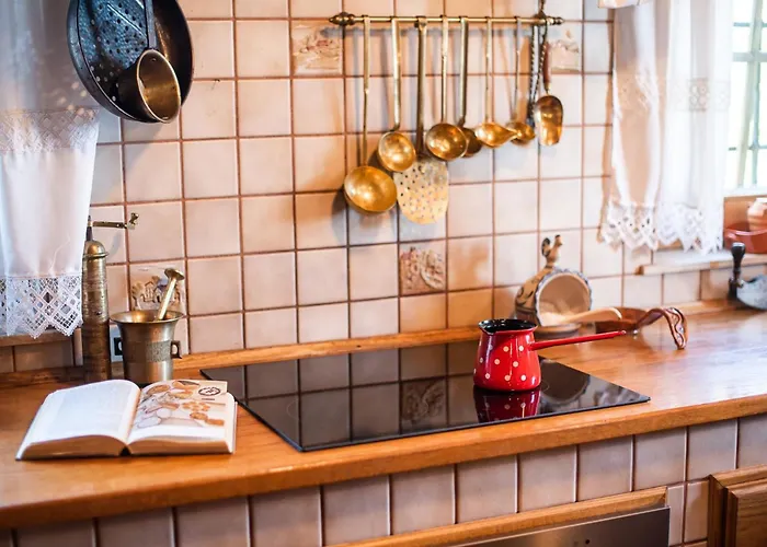 Cozy Countryside Retreat With Hot-tub - Two Bedroom With Hot Tub Koritnica