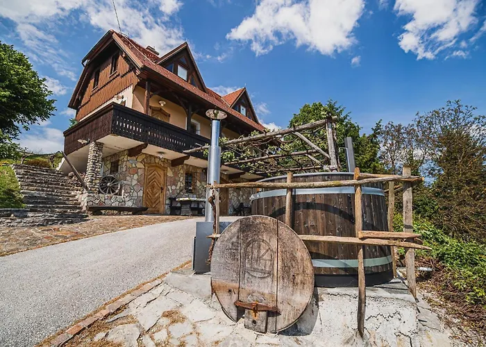 Cozy Countryside Retreat With Hot-tub - Two Bedroom With Hot Tub ヴィラ Koritnica