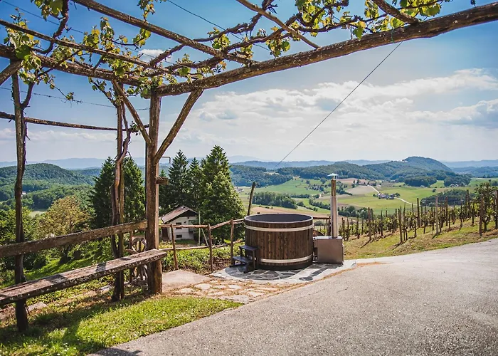 ヴィラ Cozy Countryside Retreat With Hot-tub - Two Bedroom With Hot Tub Koritnica