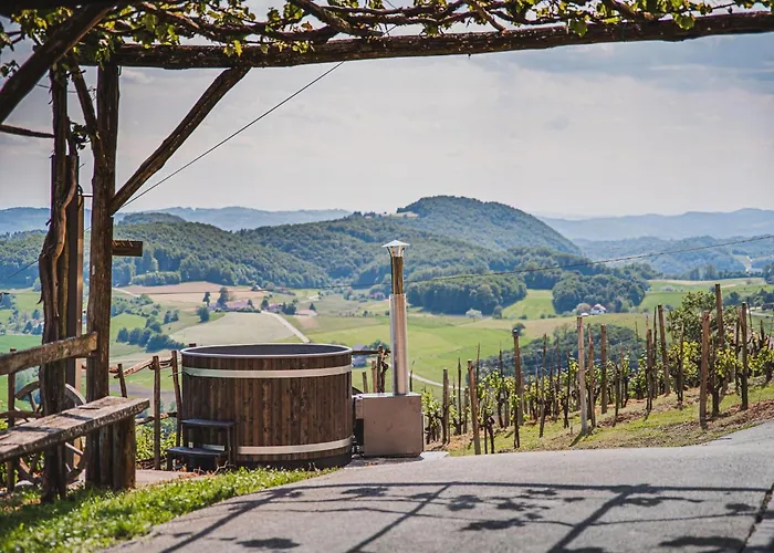 ヴィラ Cozy Countryside Retreat With Hot-tub - Two Bedroom With Hot Tub Koritnica